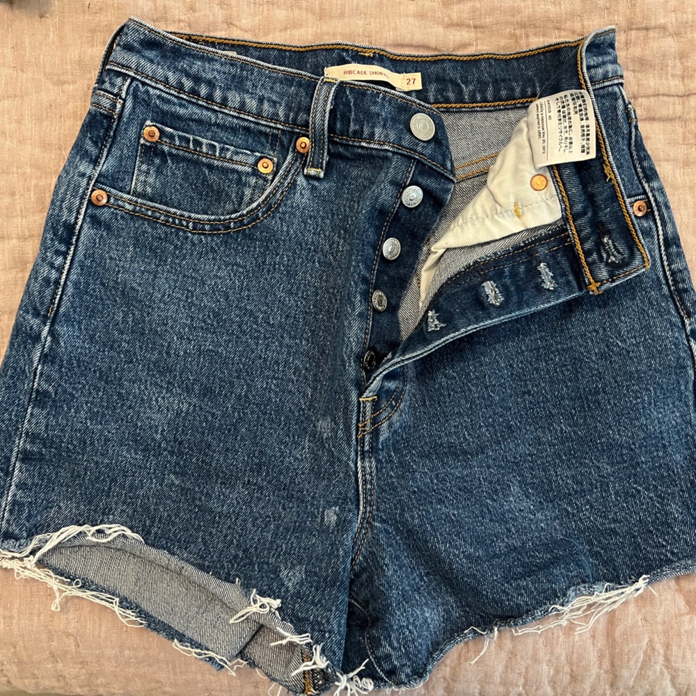 Levi’s Rib Cage Shorts (high waist)